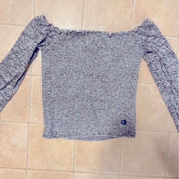 Hollister size small off the shoulder top - Picture 1 of 3